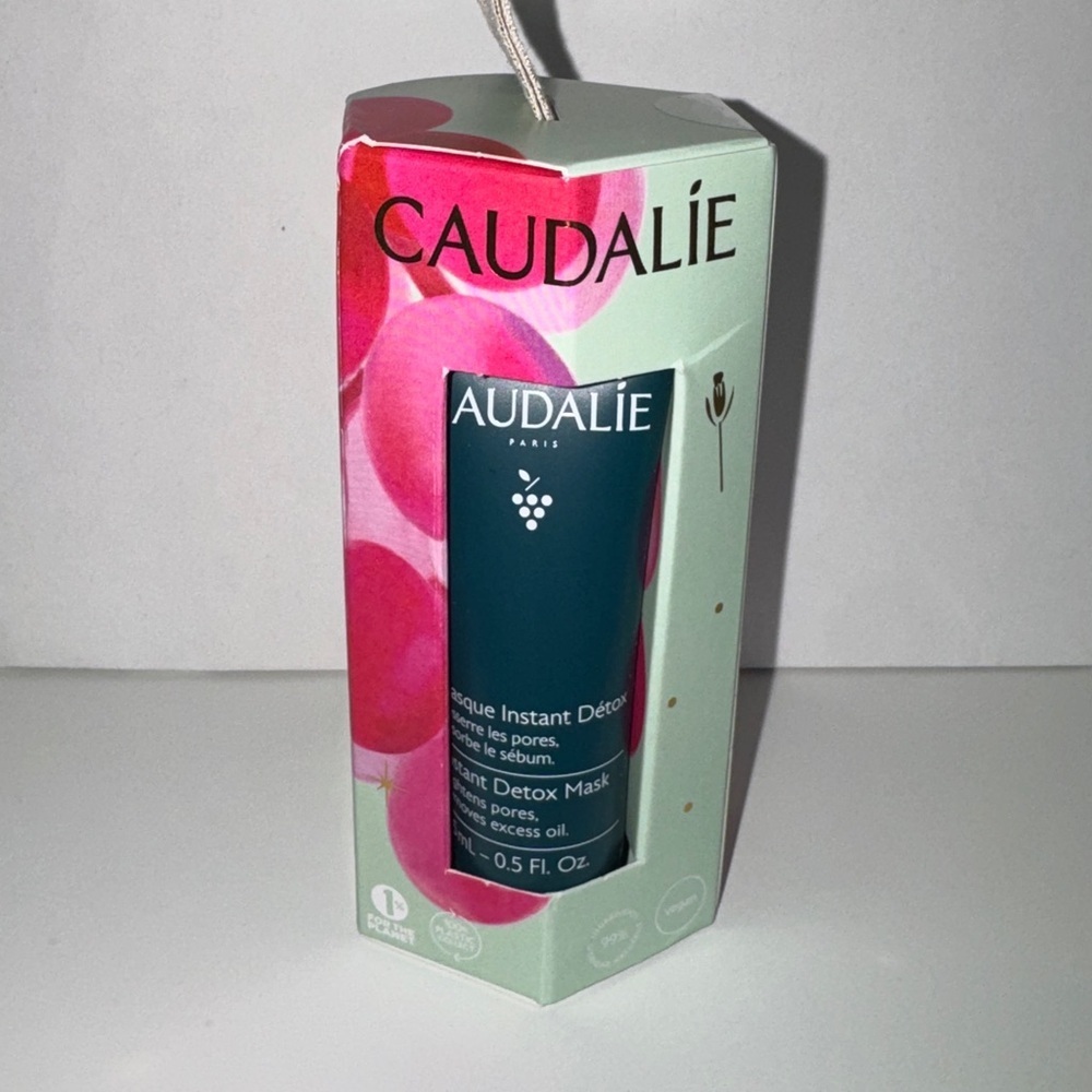 Caudalie mini skincare bundle - Picture 3 of 5